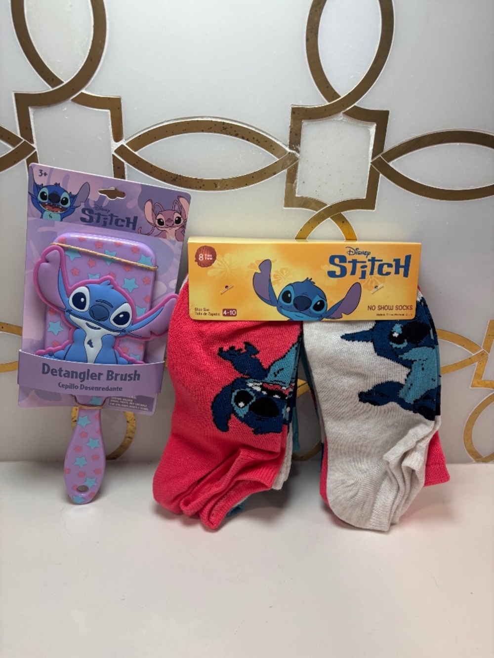 Disney Stitch Detangler Brush & 8-Pair No-Show Socks Gift Set – New